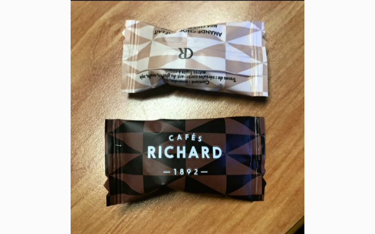 Installation d'une ensacheuse horizontale dans le Vaucluse (84). Emballage de confiseries chocolatées "bords de tasse".