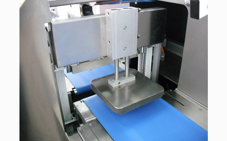 ENSACHEUSE HORIZONTALE A BARRES ACCOMPAGNANTES FBT