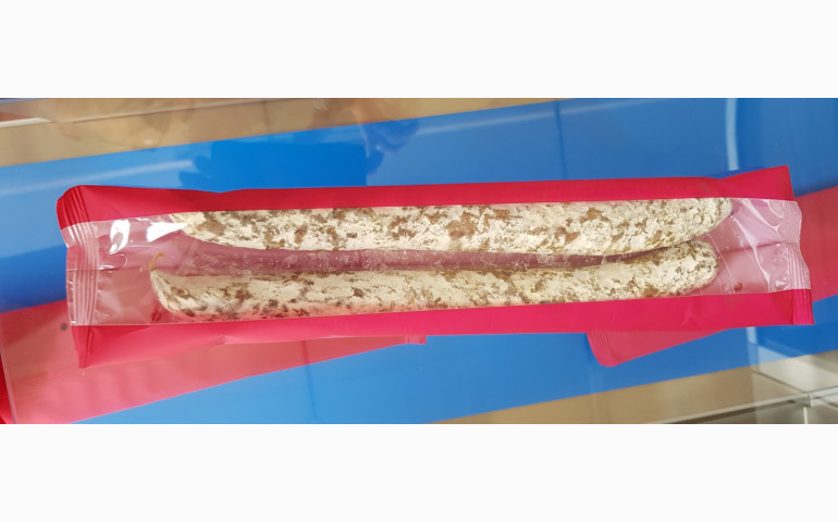 Installation d'une ensacheuse horizontale à l'Ile de la Réunion (97). Emballage de saucissons.