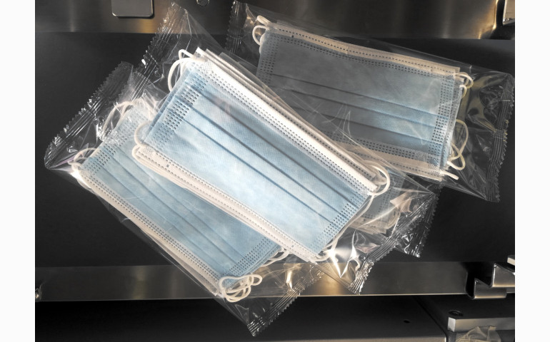 Installation d'une ensacheuse horizontale dans le Pas-De-Calais (62). Emballage de masques et lingettes.