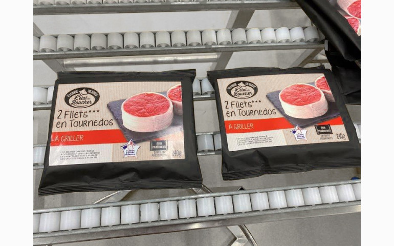 Installation d'une ensacheuse horizontale dans la Loire (42). Emballage de viande en barquette.