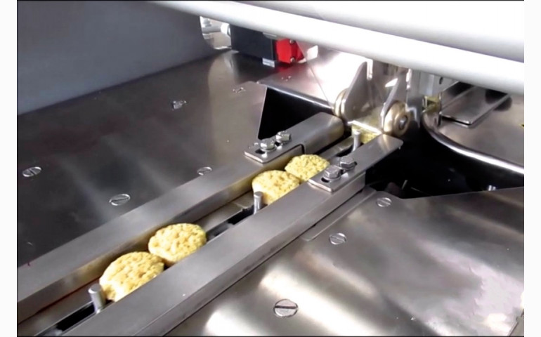 INSTALLATION D'UNE ENSACHEUSE HORIZONTALE DANS LES ARDENNES (08). EMBALLAGE DE BISCUITS.